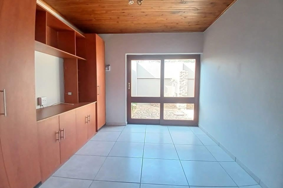 5 Bedroom Property for Sale in Sasolburg Free State
